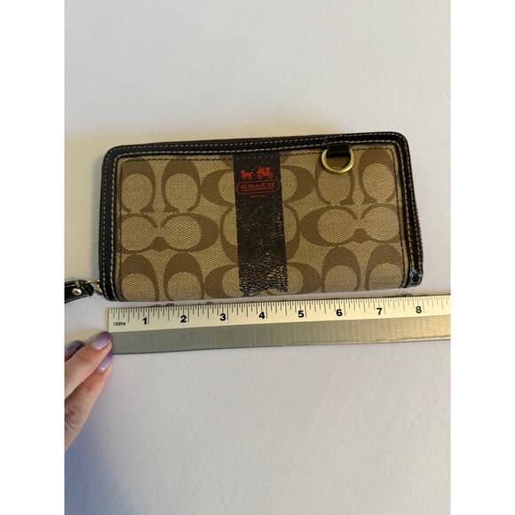 Coach Logo Signature Brown Zip Around Rectangle Wallet Credit Cards Coin Pocket - Picture 7 of 8